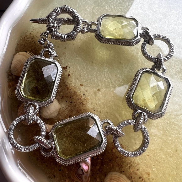 Green Stone and Silver-Tone Toggle Clasp Bracelet - Picture 8 of 9